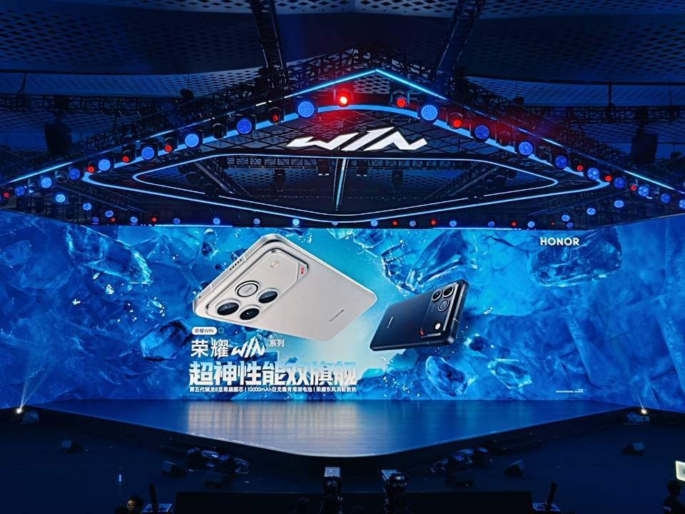 性能、续航、散热全面夯到顶！电竞旗舰荣耀 WIN...