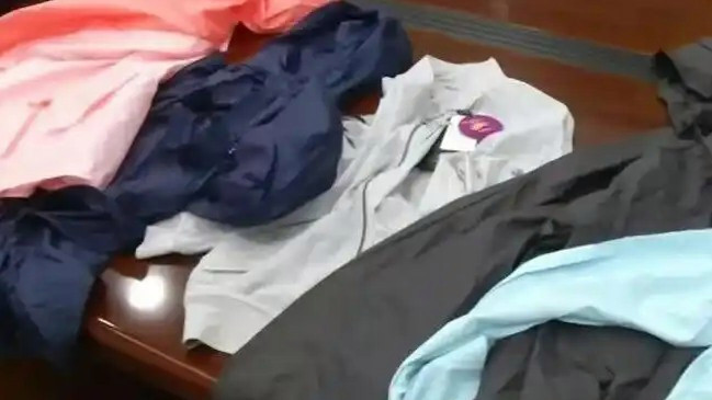 今天起出门多穿红色衣服