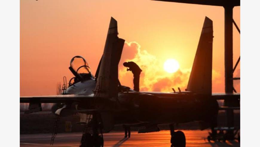 多架战机遨游空天，氛围感拉满！