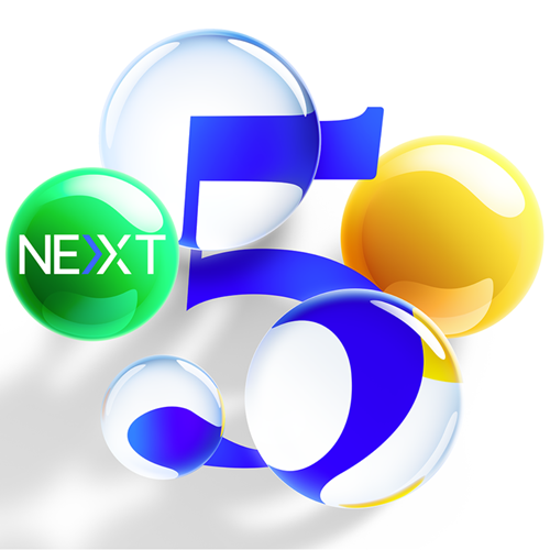 <a class="feed-link-tag" href="/t/%E9%B8%BF%E8%92%99NEXT?type=0">#鸿蒙NEXT#</a> 昨天做高铁去上班，碰到一伙老大哥团建，基本上都是中年人衬衫皮鞋西裤。估计是公司的管理层出行。放眼望去没有一台苹果手机，基本上都是用的华为，小米，以及折叠屏。所以说华为的市场还是很大的，中年人对华为的认可度很高。
也就网上的小年轻天天喷华为割韭菜，但是这部分人本身就不是华子的目标客户，像我自己上大学的时候很喜欢小米，入了首发小米10，结果到手一用，烫手，降亮度，随之而来的就是卡顿，之后便再也没有买过小米的数字旗舰了，现在用的好多年前的华子，虽然性能可能不行，但是至少不会频繁掉帧卡顿。
现在手机就图一个稳定耐用，虽然果子也很好，但本土化做的太差，通话录音没有，法定节假日闹钟没有。总给人差点意思的感觉。 <a class="feed-link-tag" href="/t/%E5%8D%8E%E4%B8%BA%E9%B8%BF%E8%92%99?type=0">#华为鸿蒙#</a>