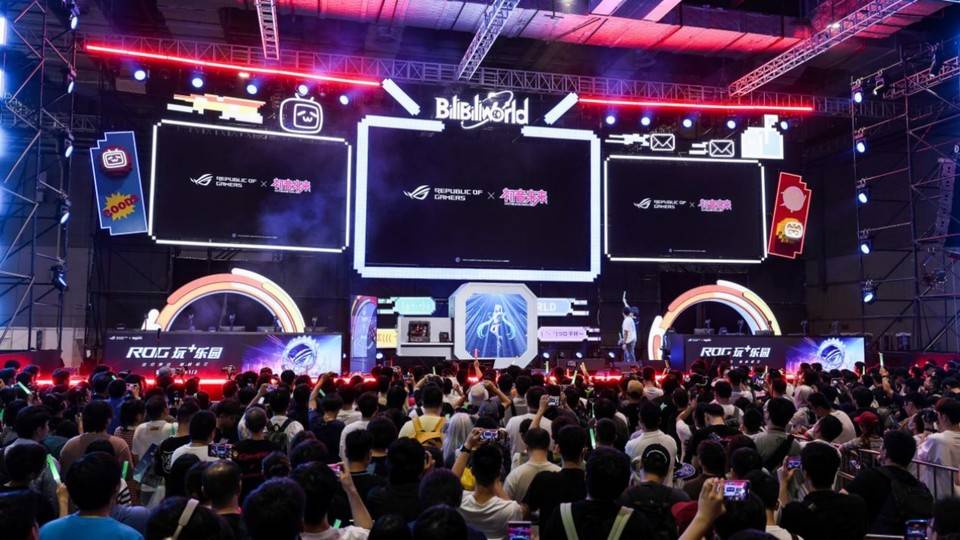 ROG 2025新品发布会：初音未来联名再启，战...