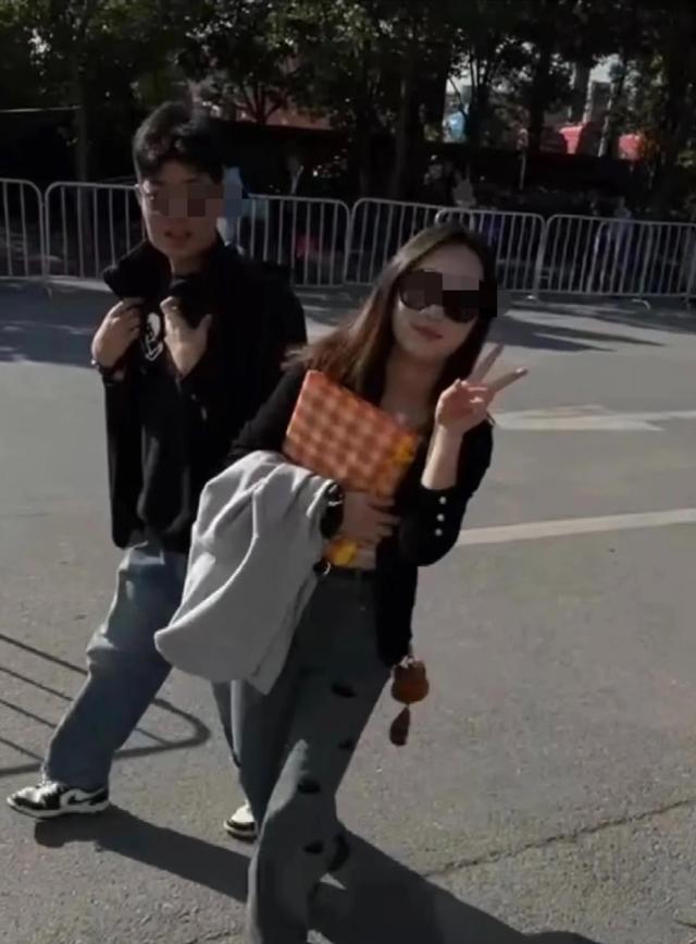 两名中国游客在马来西亚联 穿着泳衣出酒店后再没回来