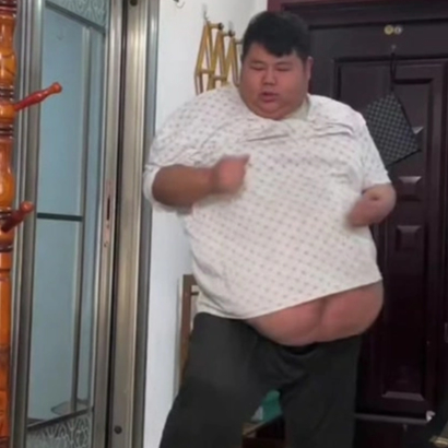 良子铁粉猛舔胃袋，都是抖M？