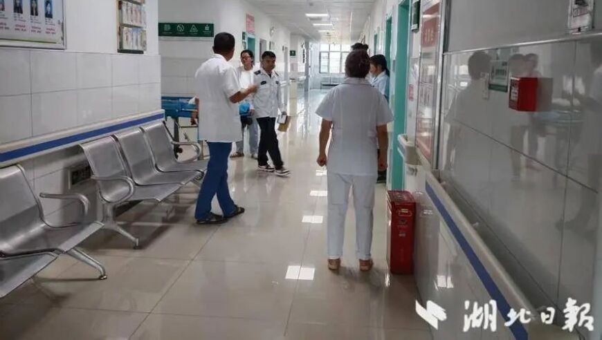 湖北鄂州一女子误以为腹胀做B超，不料临盆，诞下男婴