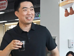 理想汽车 CEO 李想请卡车师傅吃饭，称对撞乘龙有冒失但无意冒犯、现实中就不碰了