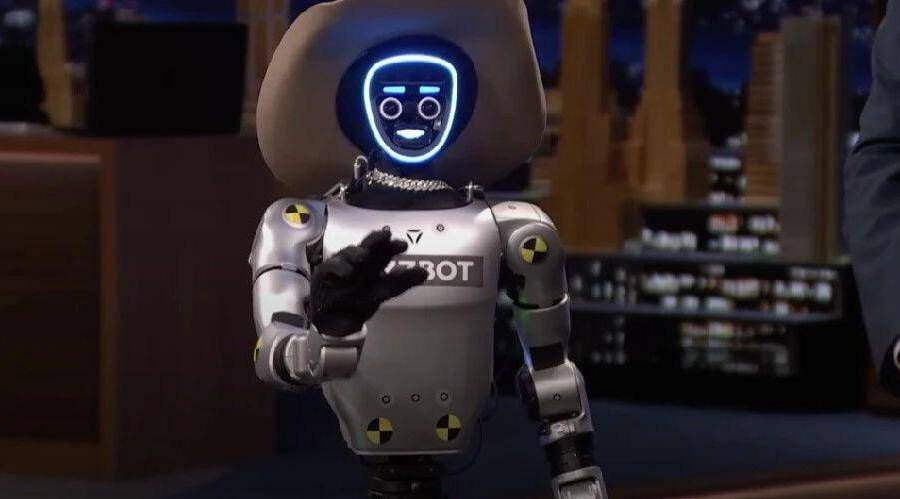 2025 年最挣钱的副业，是养一只机器人