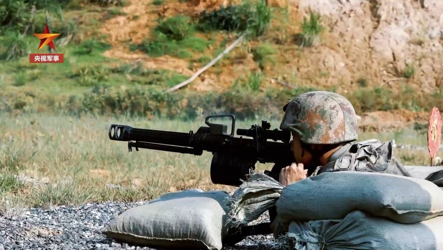 超燃！现场直击陆军轻武器实弹射击考核