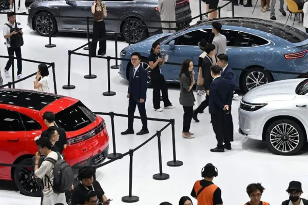 直营大退潮，腾势、鸿蒙智行、极氪等品牌三四线门店转为加盟