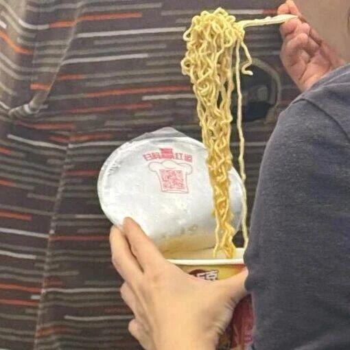它被车站停售，遭高铁提醒，为啥人们旅行时还是那么爱吃？
