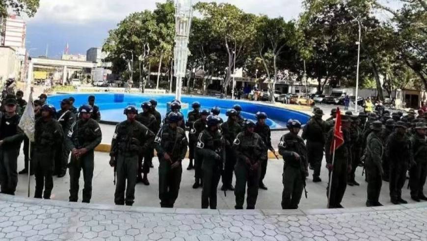 委内瑞拉武装部队举行仪式 悼念牺牲士兵