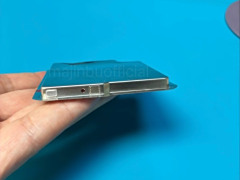 苹果“史上最薄”iPhone 17 Air 电池实物曝光：金属外壳，约 2900mAh