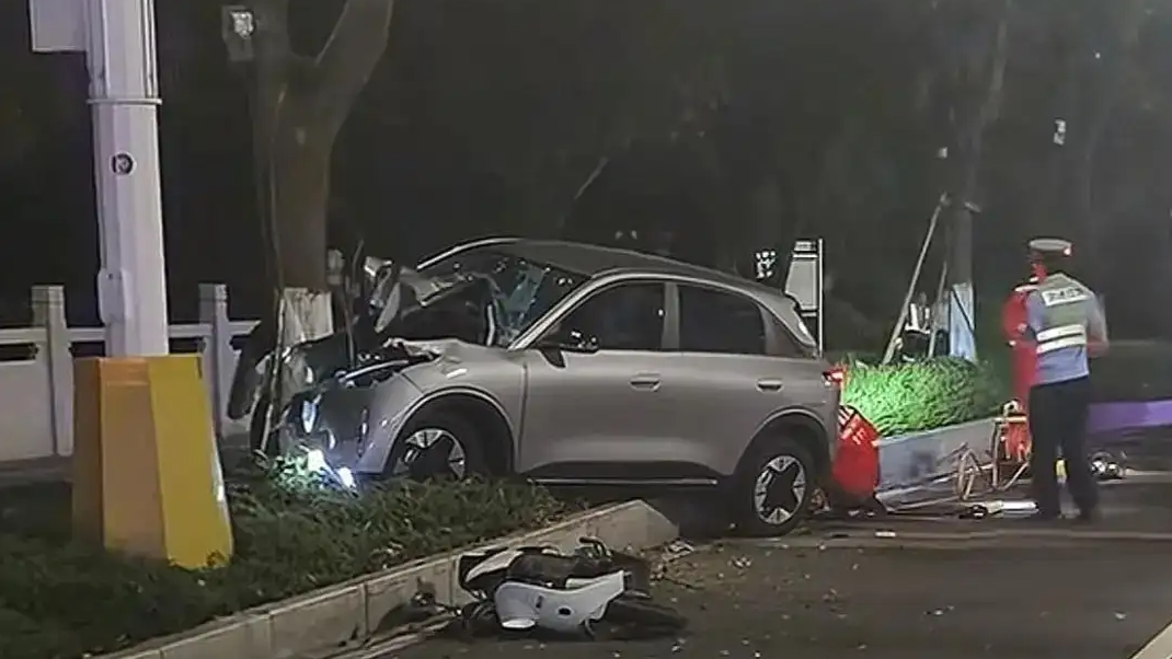 当地回应代驾司机撞倒2名女生致死