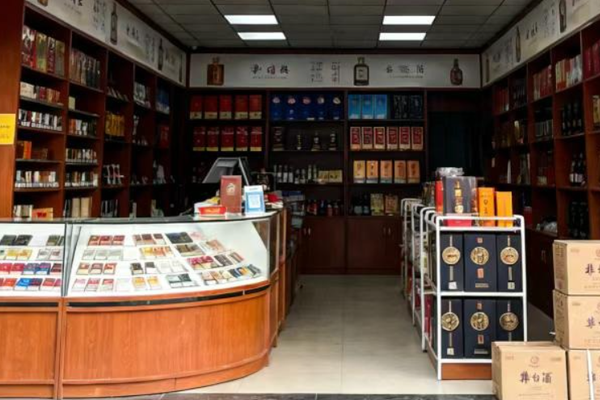 32万家街边烟酒店，被年轻人砸了铁饭碗