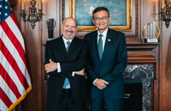 卢特尼克：美国现已持有英特尔10%股份 英特尔是美国顶尖科技公司之一