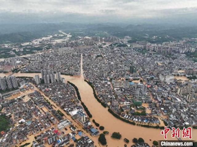 广东肇庆怀集洪水致超18万人受灾
