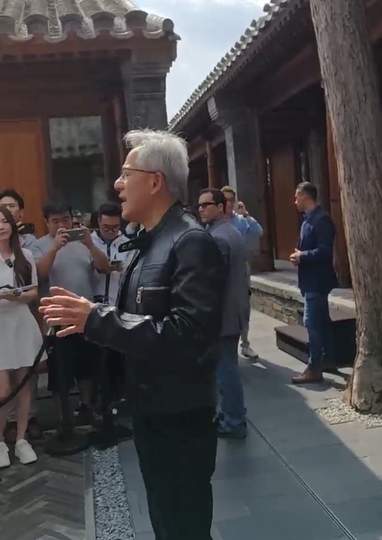 黄仁勋说刚认识雷军就知道他会成功