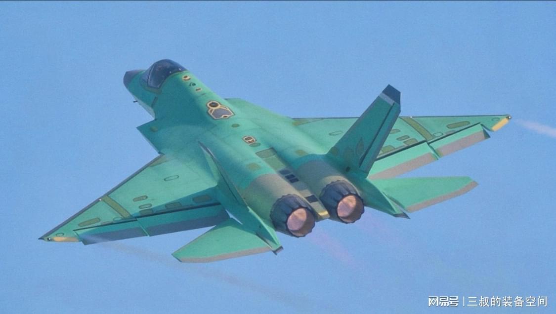 沈飞效率非常高，新年歼35绿皮机开训，海空相加年产百架不是问题