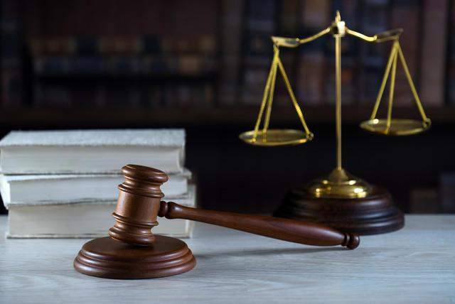 男子撞人后将伤者藏匿致死被判10年
