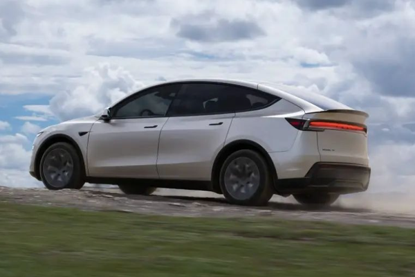 特斯拉大六座上市，33.9 万元的 Model Y L，第三排真能坐？